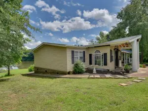 Game Room & Views: Lakefront Shelby Home!