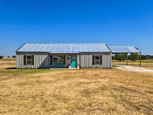 Modern Stephenville Farmhouse 8 Mi to Dtwn!