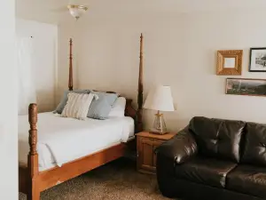 ลอง บาร์น ลอดจ์