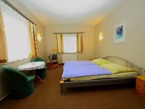 Restaurant & Hostel "Broadway"