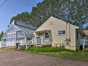 Cozy Getaway 5 Miles to Duluth and Lake Superior!