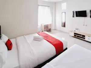 RedDoorz near Malang Creative Center