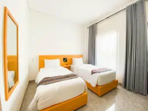 Queen Parrona Hotel by Sativa