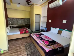 Girish Alay Home Stay