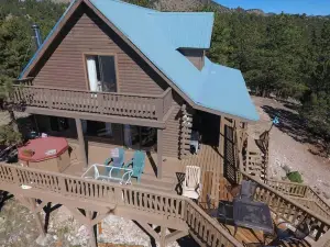 Premium Retreat on 450 Acres w/ Greenhouse, Meditation Room & Labyrinth
