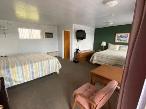 Lamplighter Lodge
