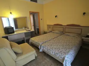 Ilis Hotel