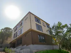 Madin Eco Hotel