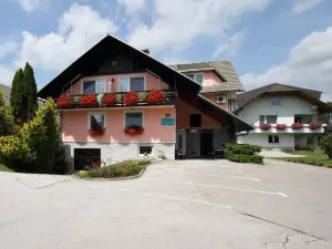 Rooms & Apartments Jana