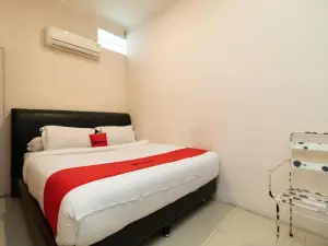 RedDoorz @ Fella Homestay Medan