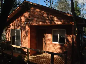Chucao Bosque y Cabañas