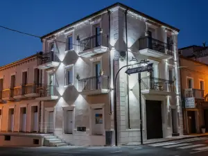 Antico Palazzo del Corso by Home Dardano