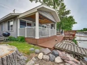 Anglers Cottage on Lake Cornelia Pets Welcome!