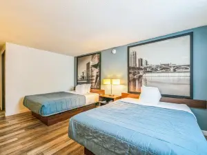 Hotel 8