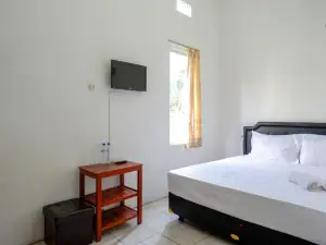 Pandawa Guest House at Ngaliyan Square Mitra RedDoorz