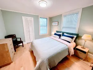 Andover 2 Bedroom 1 Bathroom Apartment #1, Free Parking, Near Phillips Academy Andover