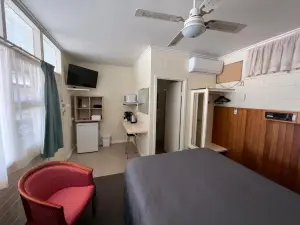 Glossop Motel