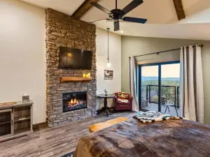Lodge at 5600
