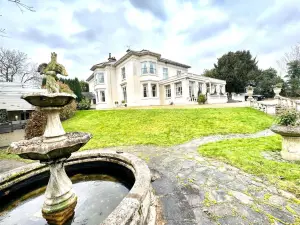 Munstone House