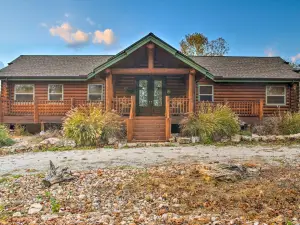Huge Missouri Lake Home - Walk to Table Rock Lake