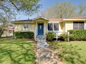 Waterfront Granbury Home Easy Lake Access!