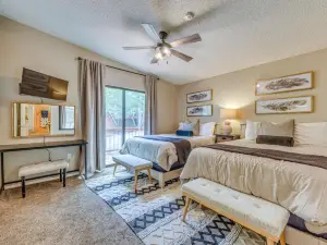 Alto Oasis Community Pool, Fireplace and Grill!