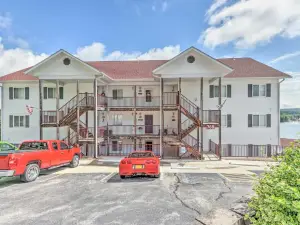 Community Pool & Dock: Lake of the Ozarks Condo!