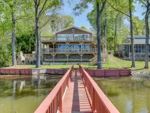 Pet-Friendly Lexington Vacation Rental on Lake!