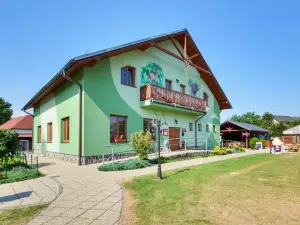 Restaurace a Penzion Kamenec