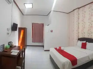 RedDoorz Plus @ Alun Alun Nganjuk