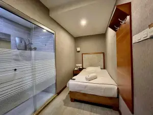 Fan Holiday Hotel