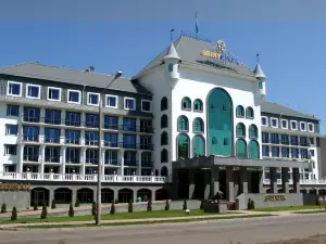 Shiny River Hotel