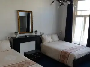 All-in Hotel