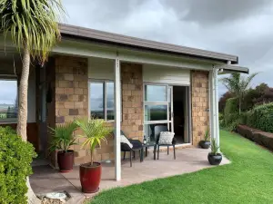 Views to Unwind - Self Contained Unit w/King Bed