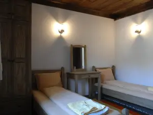 Bazoteva House