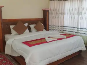 London House Resort