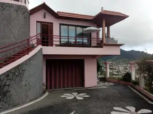Moradia Cor de Rosa