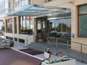 Las Rocas Playa Hotel