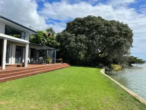 Absolute Waterfront Serenity Near Auckland