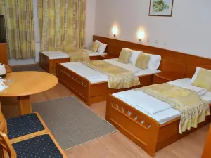 Garni Hotel Lake