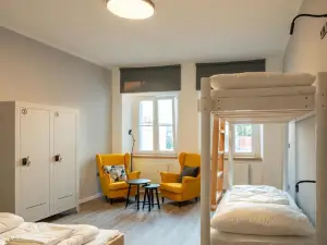 Art Hostel & Apartments