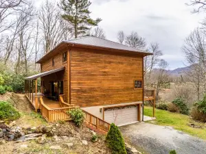 Game Room & Fire Pit: Spacious Elk Park Lodge!