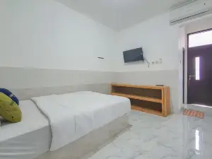 Urbanview Aurel House Cirebon