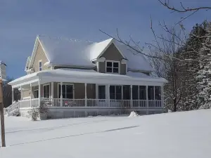 Countryside Near Ganondagan Historic Site - Suite of 3 Bedrooms for 4 Day - 1 Month Stays!