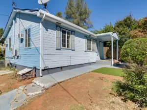 Fenced Yard & Grill: Orville Cottage Near Trails!
