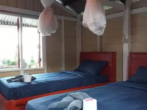 Don Som Riverside Guesthouse