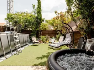 Charming Unit with Pool and Great Amenities