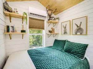Secluded Lenoir Tiny Home with Private Hot Tub!