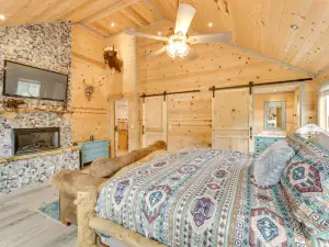 Mountain Views: Cabin in Fort Garland Near Hiking