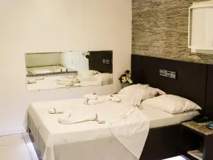Motel Shampoo (Adult Only)